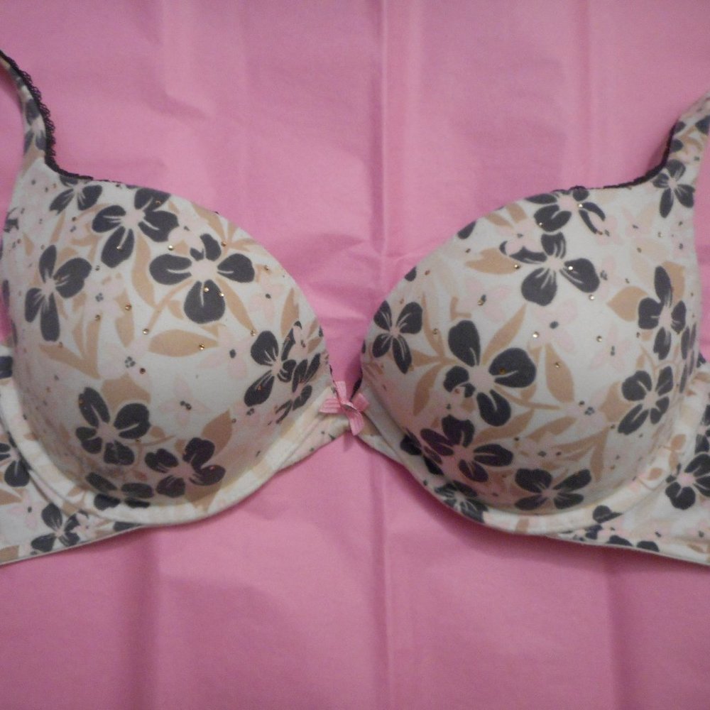 Victoria's Secret Body By Victoria Push Up Bra 34D
